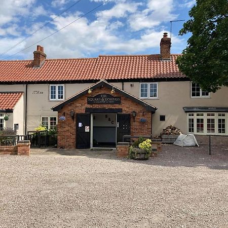 The Fountain At Tuxford & The Square And Compass Normanton On Trent Hotell Exteriör bild