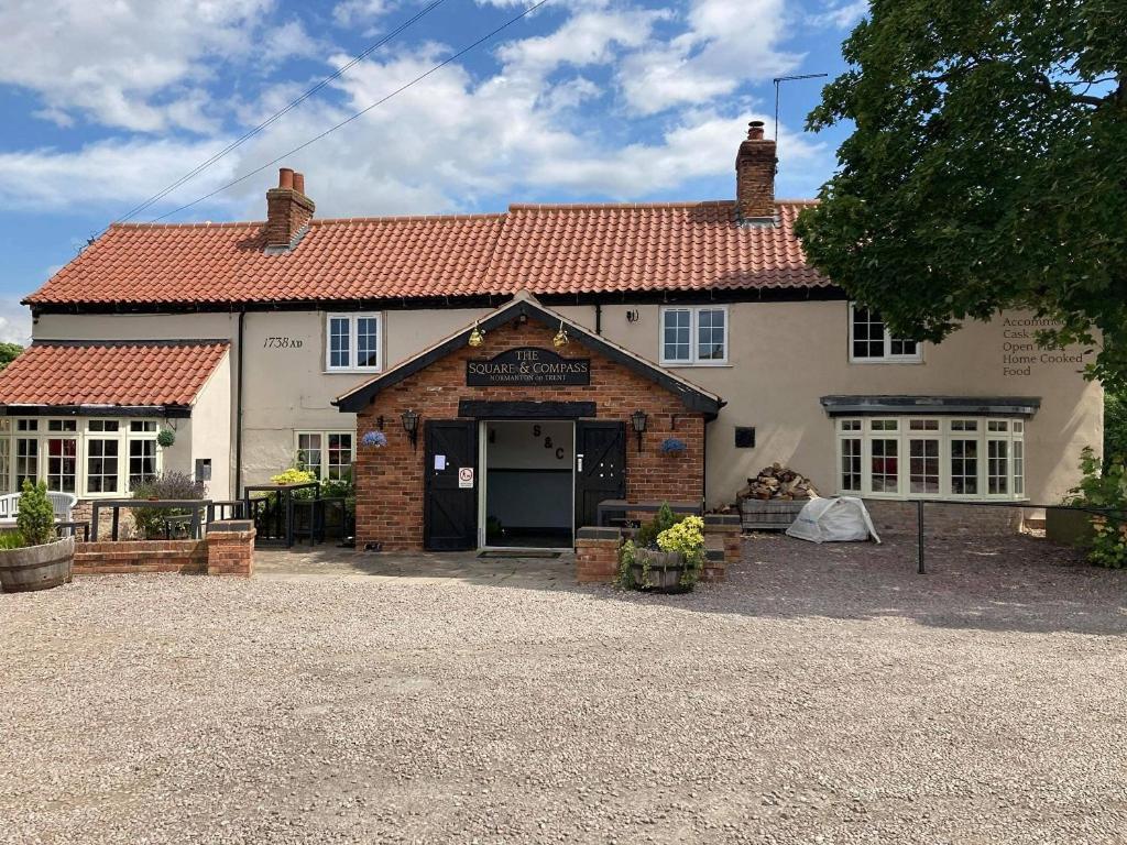 The Fountain At Tuxford & The Square And Compass Normanton On Trent Hotell Exteriör bild