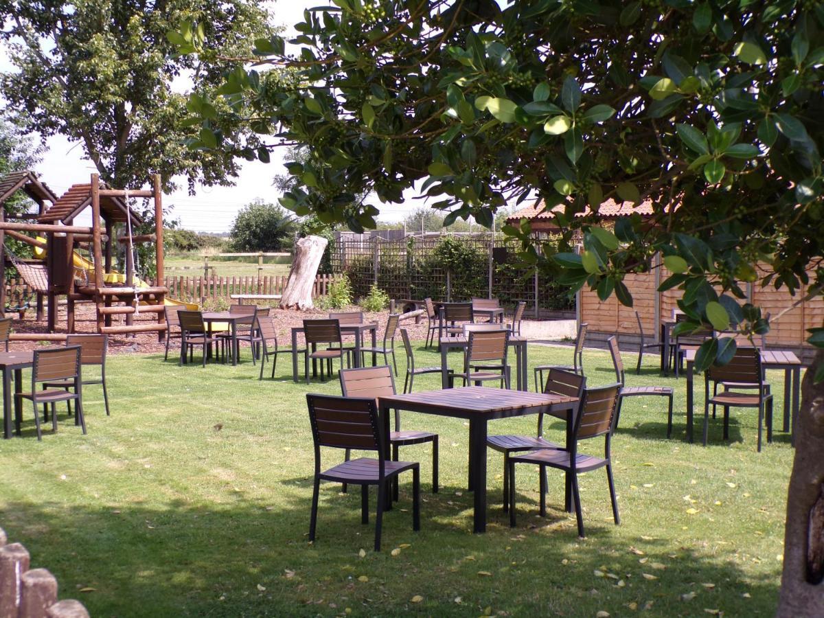 The Fountain At Tuxford & The Square And Compass Normanton On Trent Hotell Exteriör bild